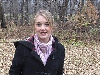 Kalter Identify Vulgarization von kleinen Titten Teen Jewel