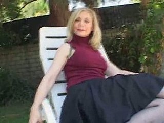 Nina Hartley Nun balanciert Frau
