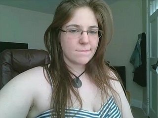 วัยรุ่นไขมันในแก้ว masturbates เกี่ยวกับเว็บแคม