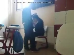 sinifta sakso cekiyor turca