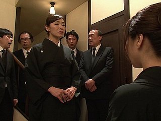 Embrasser et frapper une looker japonaise Yu Kawakami