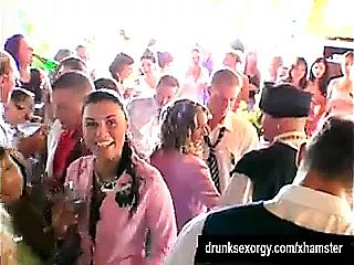 Les putes de mariage baisent en bring to
