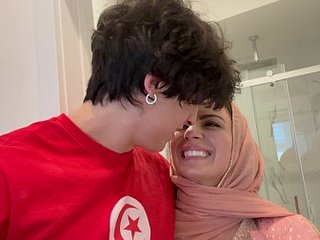 ألينا آنجل تحب أن تؤكل كسها
