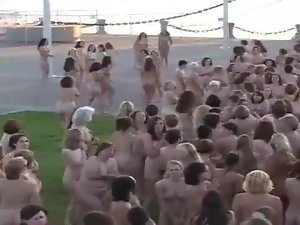 ห้าพันภรรยาร่านนอกเปลือยกาย