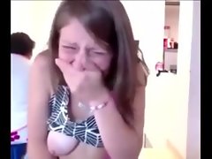 ลูกสาวมีการสำเร็จความใคร่เงียบและเพรียงหัวหอม