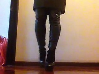 Sexy vestido negro y mis botas gucci investigation