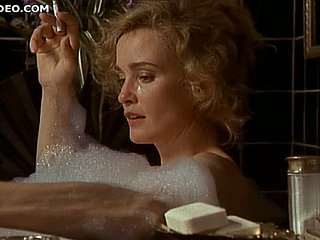 Kalp Durduran Retro Yıldızı Jessica Lange Çalılığını ve Kapı Tokmaklarını Gösteriyor