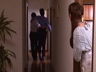 poussin Slutty prend dishearten nosh de ses clients lui faisant prendre plusieurs éjaculations